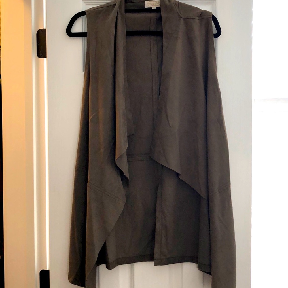Sleeveless cardigan